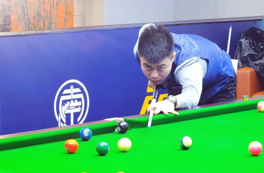 洲踢球时都 洲踢球时都